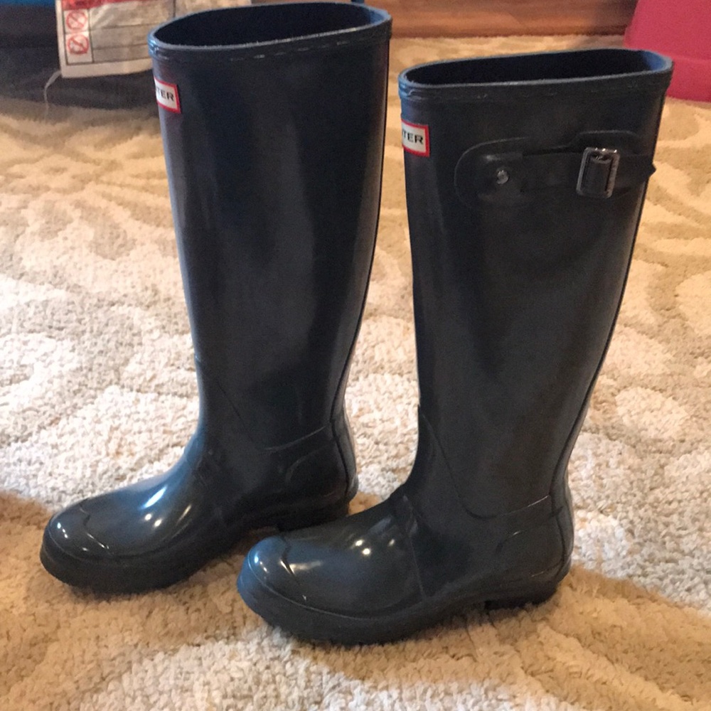 Like new hunter rain boots - Picture 2 of 6